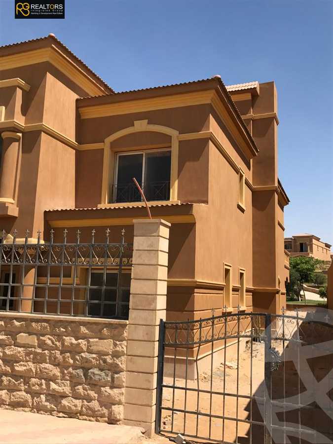 https://aqarmap.com.eg/en/listing/4069125-for-sale-cairo-el-sheikh-zayed-city-compounds-in-sheikh-zayed-royal-meadows