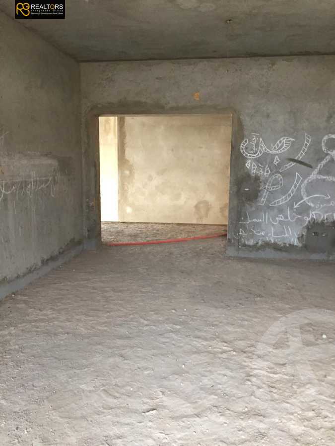 https://aqarmap.com.eg/en/listing/4072508-for-sale-cairo-el-sheikh-zayed-city-compounds-in-sheikh-zayed-royal-meadows