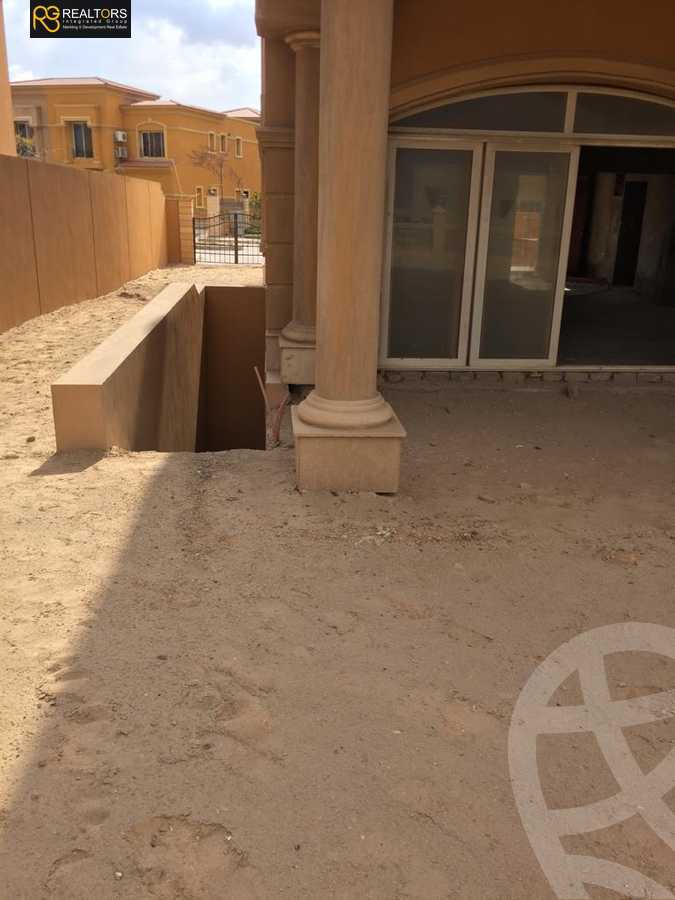 https://aqarmap.com.eg/en/listing/4072508-for-sale-cairo-el-sheikh-zayed-city-compounds-in-sheikh-zayed-royal-meadows