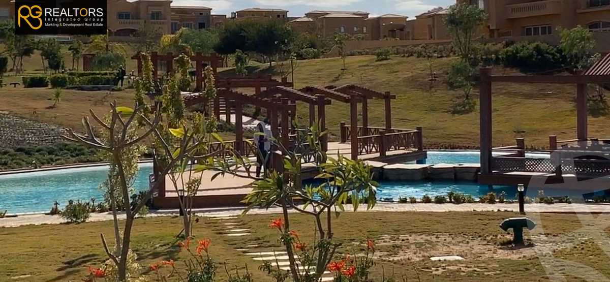 https://aqarmap.com.eg/en/listing/4075047-for-sale-cairo-el-sheikh-zayed-city-compounds-in-sheikh-zayed-royal-meadows