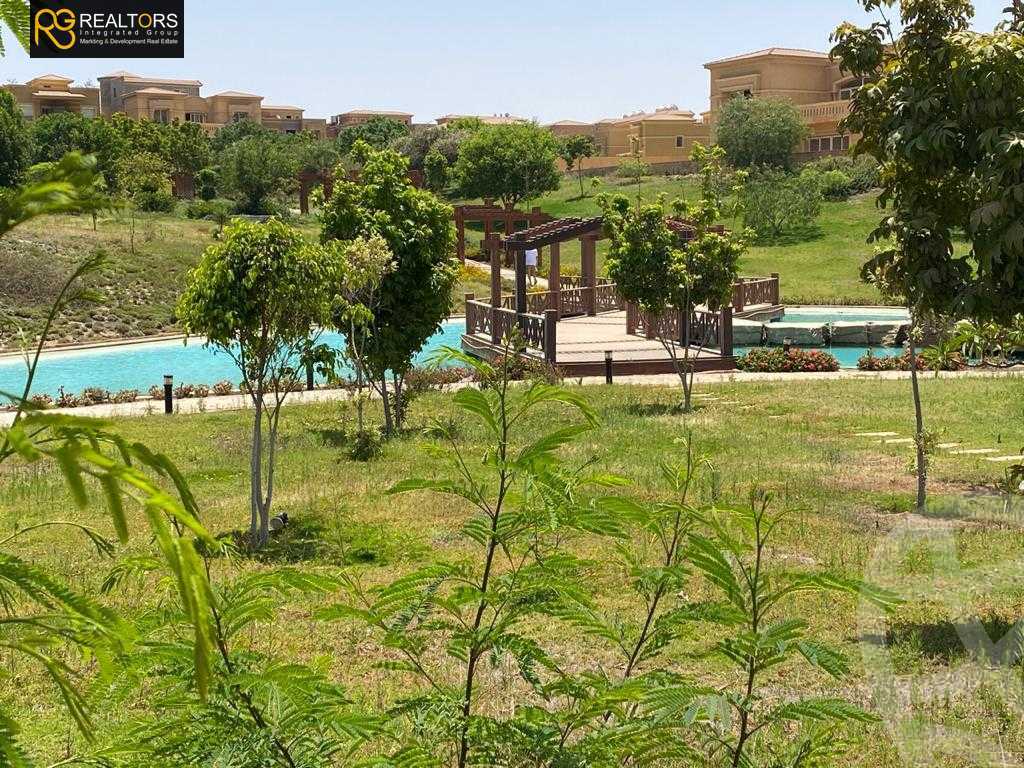 https://aqarmap.com.eg/en/listing/4075047-for-sale-cairo-el-sheikh-zayed-city-compounds-in-sheikh-zayed-royal-meadows