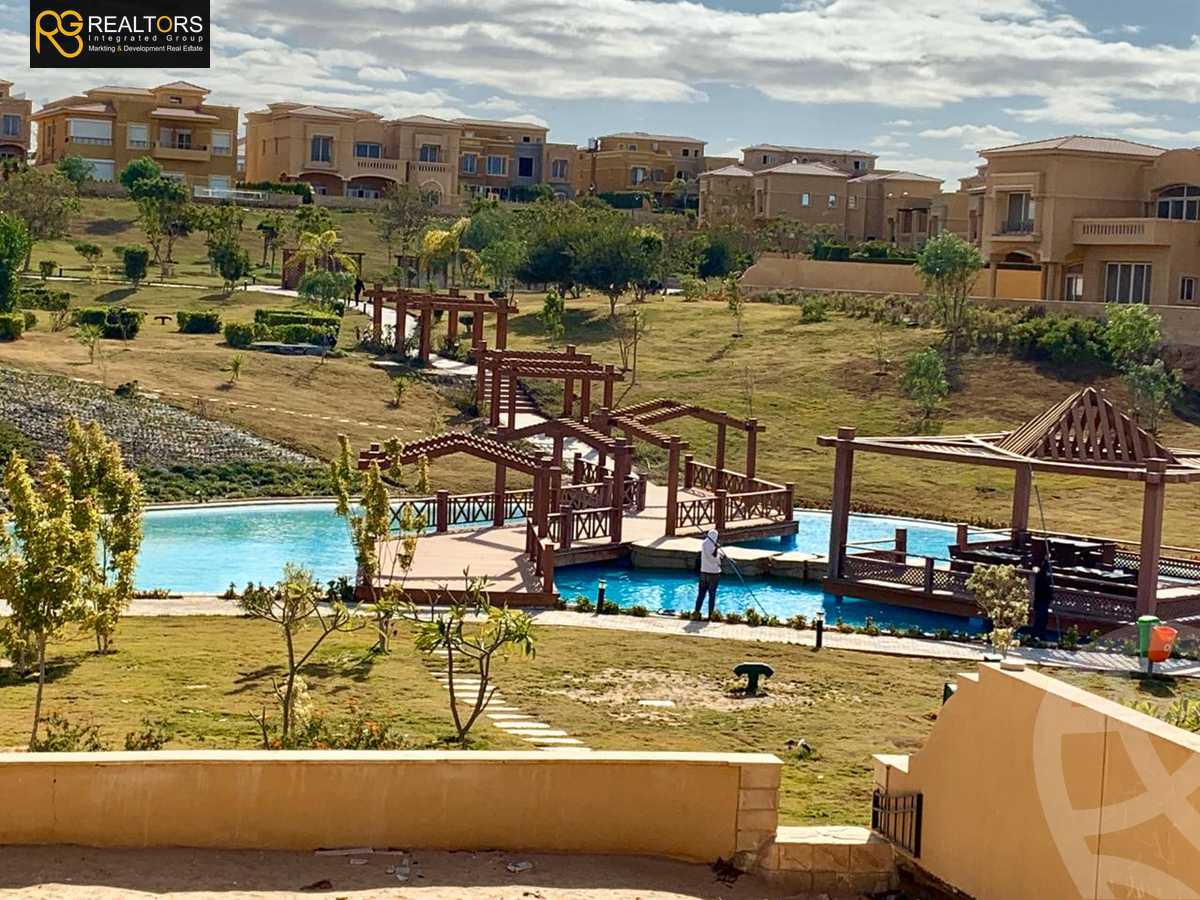 https://aqarmap.com.eg/en/listing/4075047-for-sale-cairo-el-sheikh-zayed-city-compounds-in-sheikh-zayed-royal-meadows