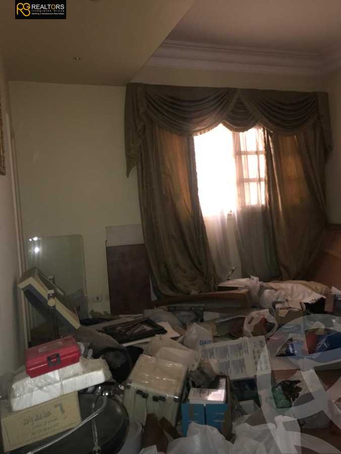 https://aqarmap.com.eg/ar/listing/4083065-for-sale-cairo-6th-of-october-compound-royal-hills