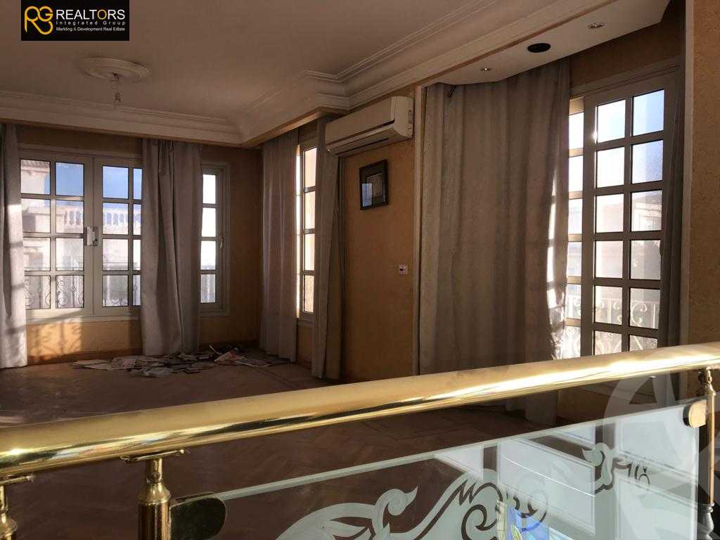 https://aqarmap.com.eg/ar/listing/4083065-for-sale-cairo-6th-of-october-compound-royal-hills