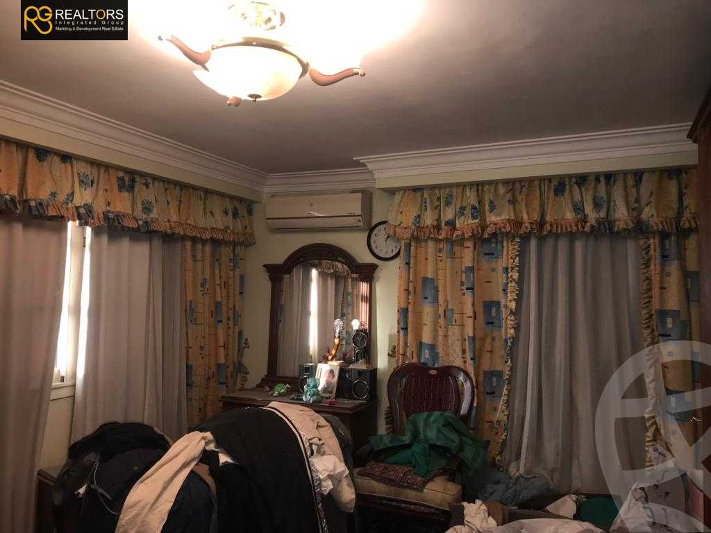 https://aqarmap.com.eg/ar/listing/4083065-for-sale-cairo-6th-of-october-compound-royal-hills