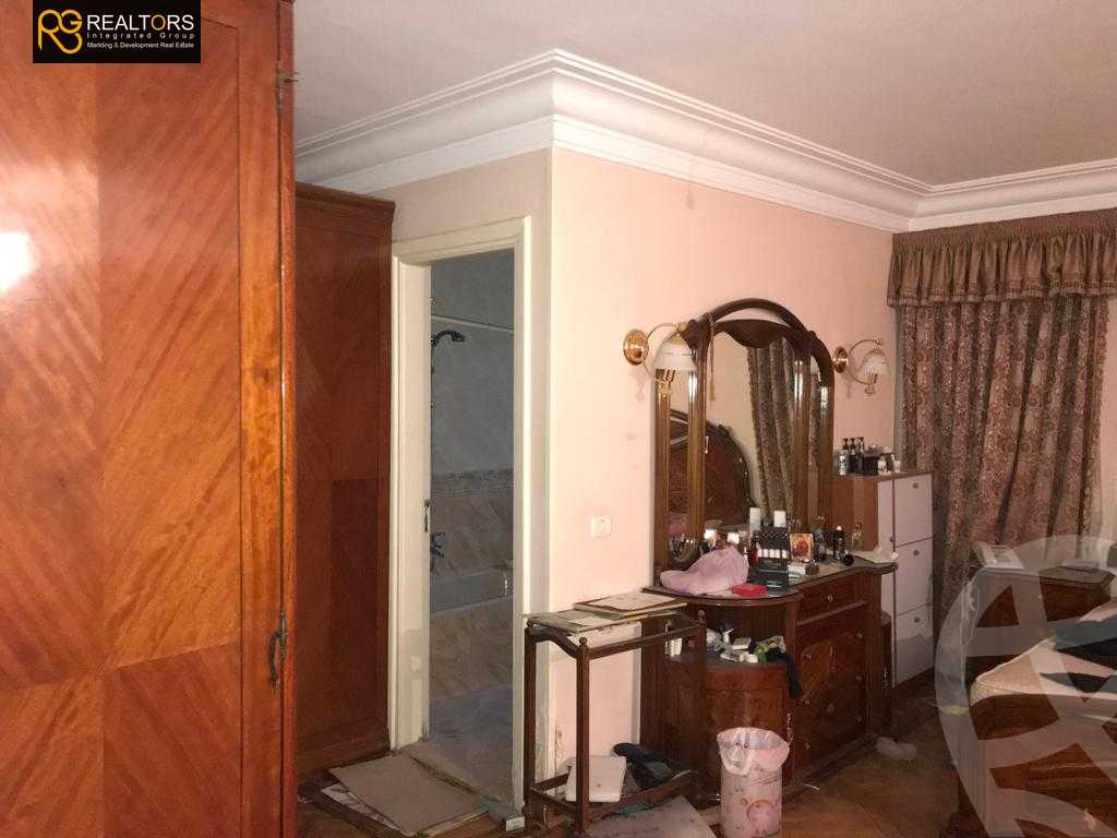 https://aqarmap.com.eg/ar/listing/4083065-for-sale-cairo-6th-of-october-compound-royal-hills