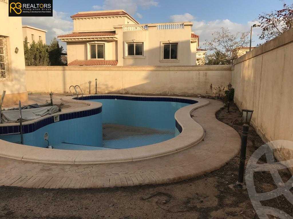 https://aqarmap.com.eg/ar/listing/4083065-for-sale-cairo-6th-of-october-compound-royal-hills