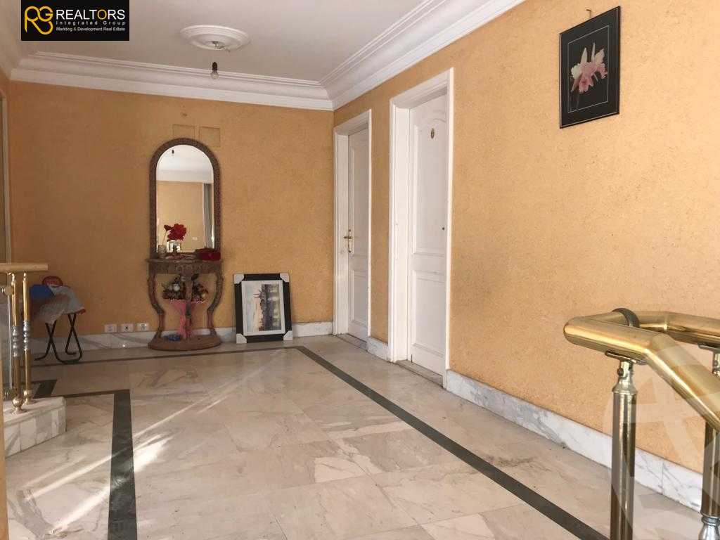 https://aqarmap.com.eg/ar/listing/4083065-for-sale-cairo-6th-of-october-compound-royal-hills