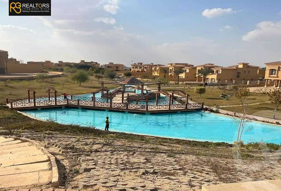 https://aqarmap.com.eg/en/listing/4084054-for-sale-cairo-el-sheikh-zayed-city-compounds-in-sheikh-zayed-royal-meadows