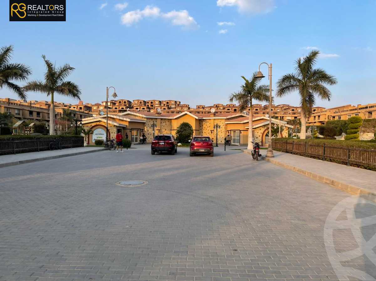 https://aqarmap.com.eg/en/listing/4085394-for-sale-cairo-el-sheikh-zayed-city-compounds-in-sheikh-zayed-pyramids-walk