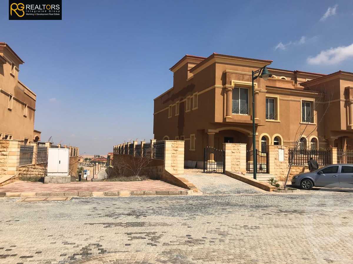 https://aqarmap.com.eg/en/listing/4085862-for-sale-cairo-el-sheikh-zayed-city-compounds-in-sheikh-zayed-royal-meadows