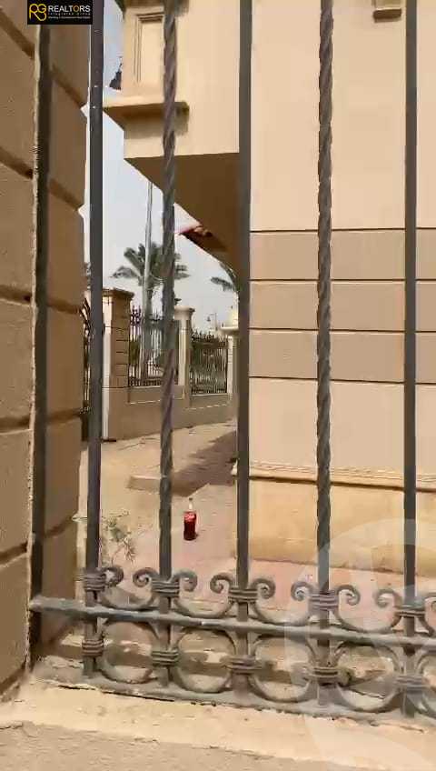https://aqarmap.com.eg/ar/listing/4086010-for-sale-cairo-el-sheikh-zayed-city-compounds-in-sheikh-zayed-royal-city