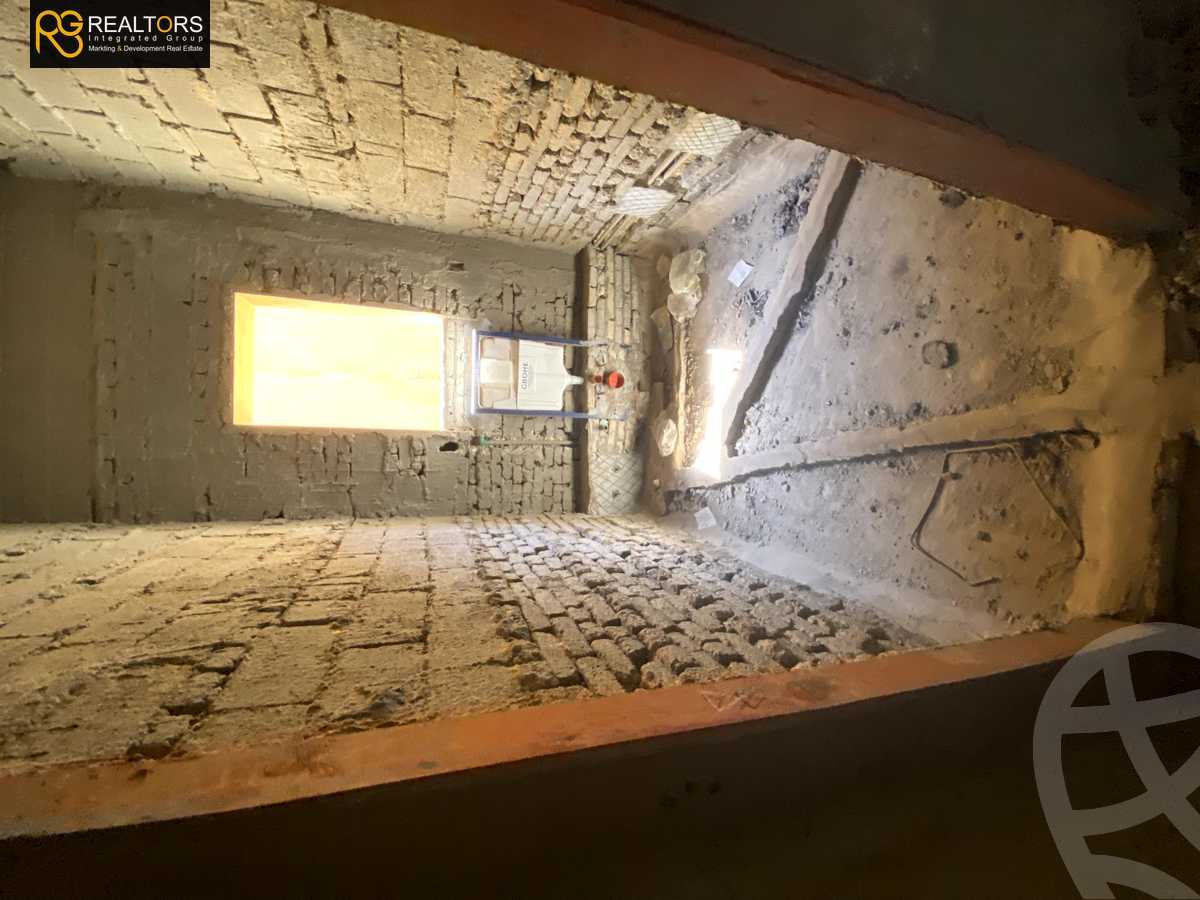 https://aqarmap.com.eg/en/listing/4094982-for-sale-cairo-el-sheikh-zayed-city-compounds-in-sheikh-zayed-royal-meadows