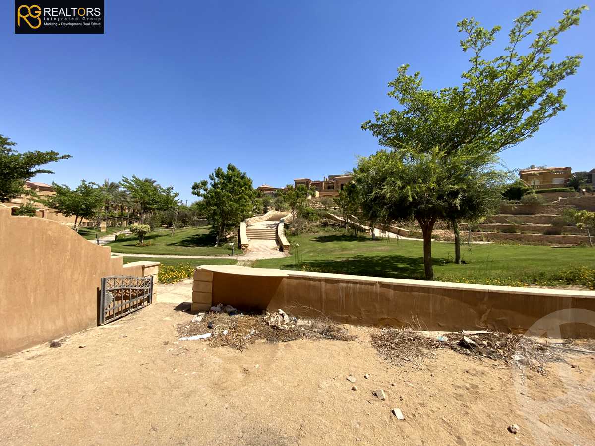 https://aqarmap.com.eg/en/listing/4094982-for-sale-cairo-el-sheikh-zayed-city-compounds-in-sheikh-zayed-royal-meadows