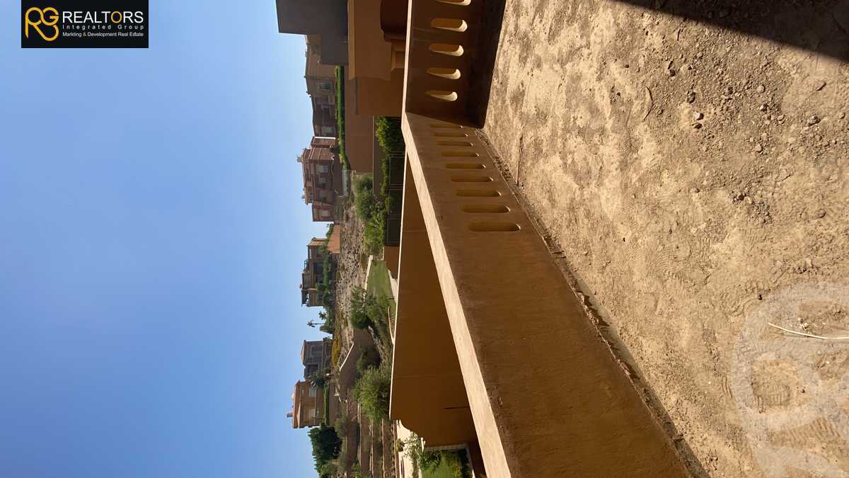 https://aqarmap.com.eg/en/listing/4094982-for-sale-cairo-el-sheikh-zayed-city-compounds-in-sheikh-zayed-royal-meadows