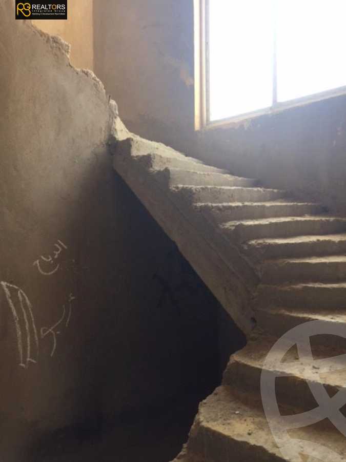 https://aqarmap.com.eg/en/listing/4094987-for-sale-cairo-el-sheikh-zayed-city-compounds-in-sheikh-zayed-royal-meadows