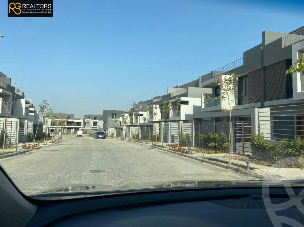 https://aqarmap.com.eg/en/listing/4096705-for-sale-cairo-el-sheikh-zayed-city-compounds-in-sheikh-zayed-el-patio-zahraa