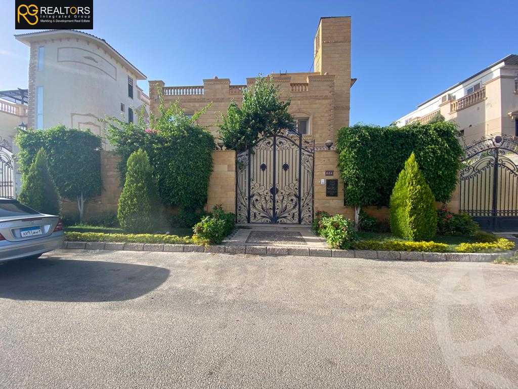 https://aqarmap.com.eg/ar/listing/4096793-for-sale-cairo-el-sheikh-zayed-city-compounds-in-sheikh-zayed-royal-city
