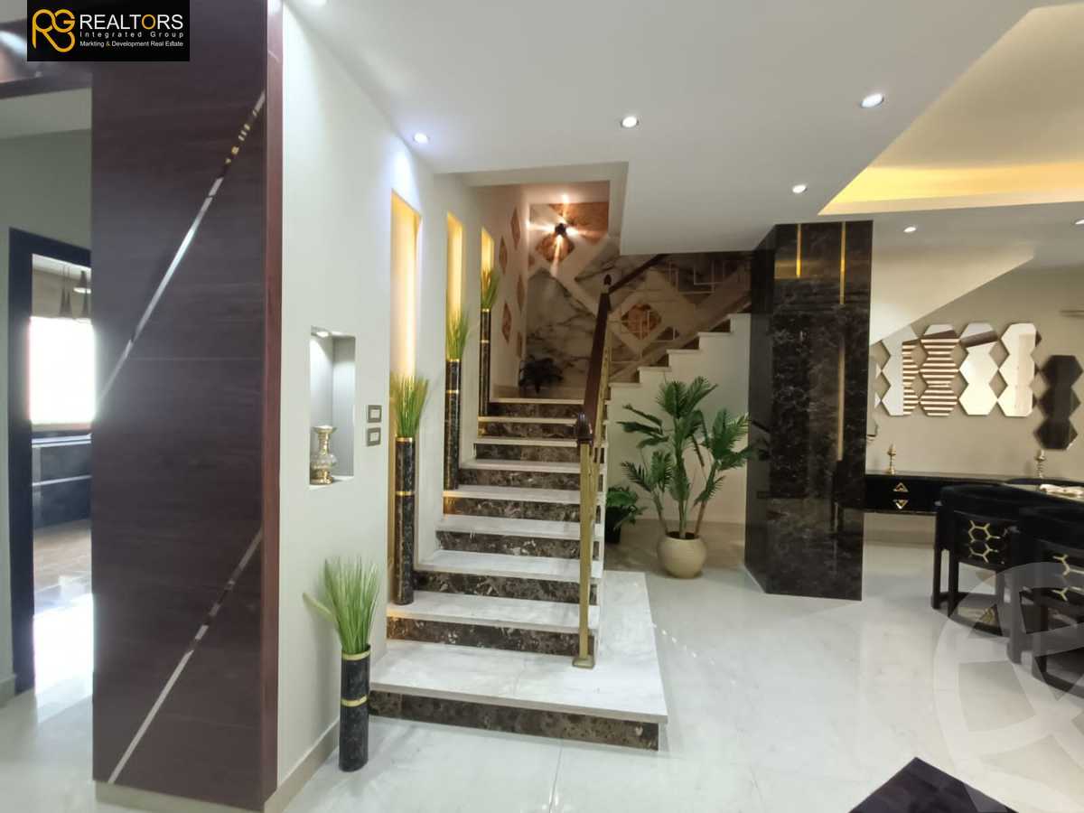https://aqarmap.com.eg/en/listing/4098001-for-sale-cairo-6th-of-october-compounds-cleopatra-square