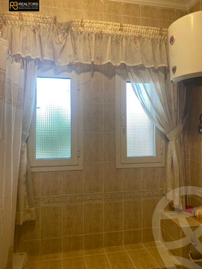 https://aqarmap.com.eg/en/listing/4106789-for-sale-cairo-6th-of-october-compound-royal-hills