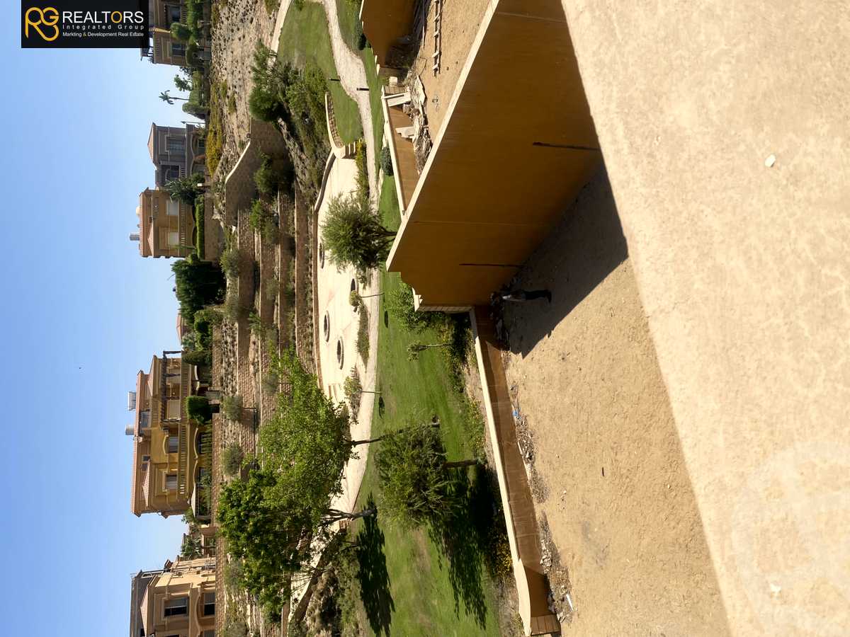https://aqarmap.com.eg/en/listing/4108240-for-sale-cairo-el-sheikh-zayed-city-compounds-in-sheikh-zayed-royal-meadows