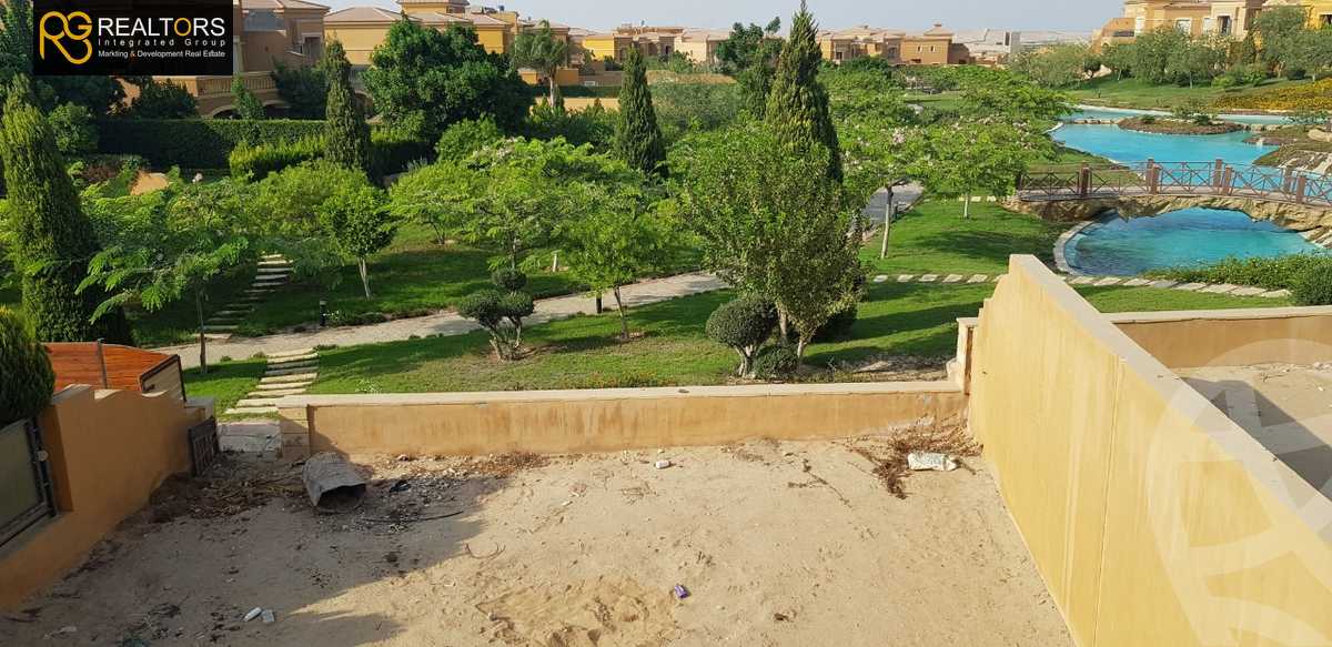 https://aqarmap.com.eg/en/listing/4111733-for-sale-cairo-el-sheikh-zayed-city-compounds-in-sheikh-zayed-royal-meadows