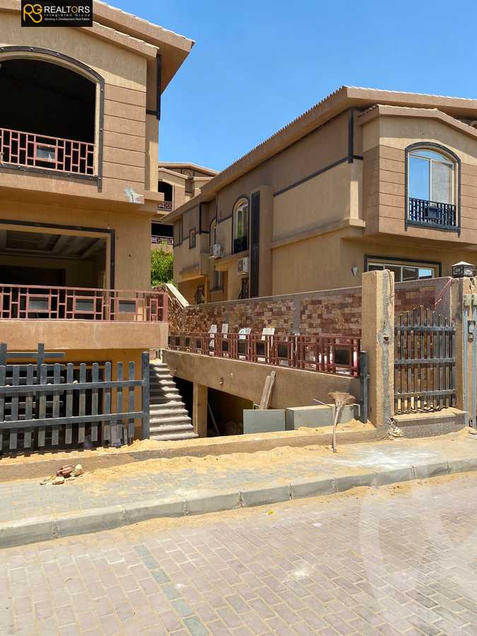 https://aqarmap.com.eg/en/listing/4117486-for-sale-cairo-el-sheikh-zayed-city-compounds-in-sheikh-zayed-pyramids-walk