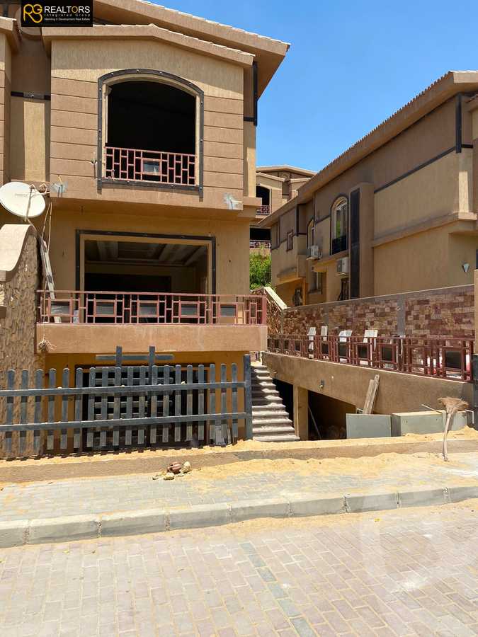 https://aqarmap.com.eg/en/listing/4117486-for-sale-cairo-el-sheikh-zayed-city-compounds-in-sheikh-zayed-pyramids-walk