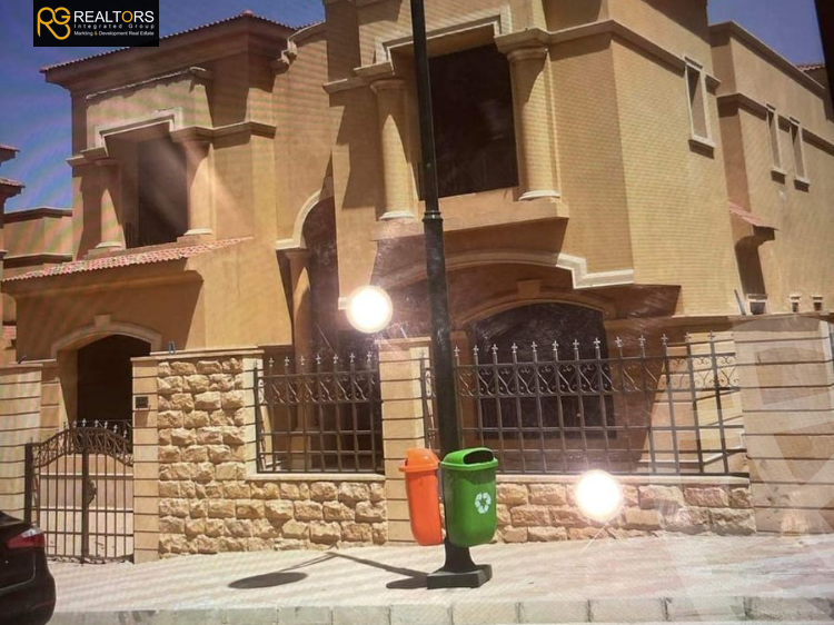 https://aqarmap.com.eg/en/listing/4121492-for-sale-cairo-el-sheikh-zayed-city-compounds-in-sheikh-zayed-royal-meadows