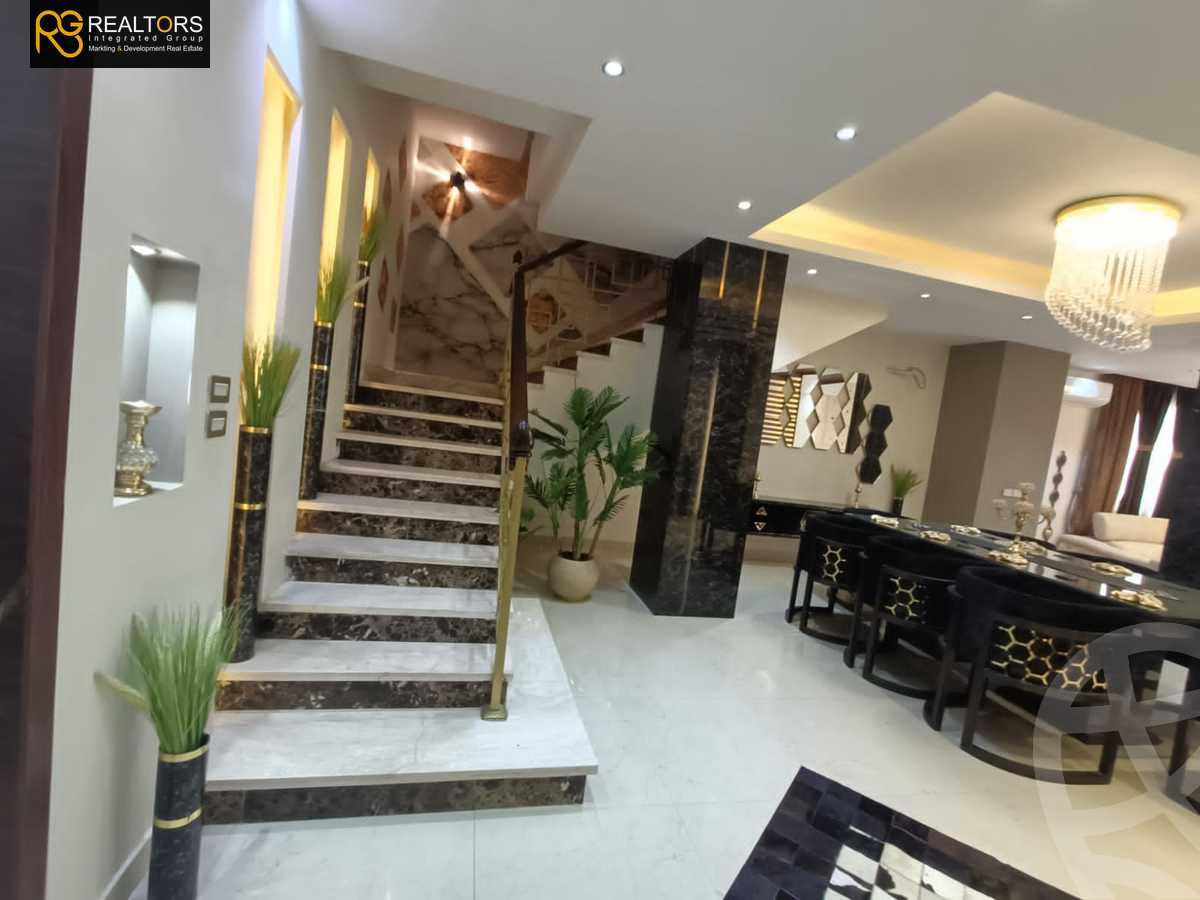 https://aqarmap.com.eg/en/listing/4122813-for-sale-cairo-6th-of-october-compounds-cleopatra-square