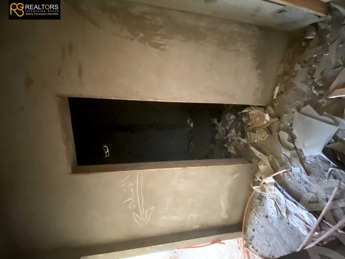 https://aqarmap.com.eg/ar/listing/4123721-for-sale-cairo-el-sheikh-zayed-city-compounds-in-sheikh-zayed-royal-meadows
