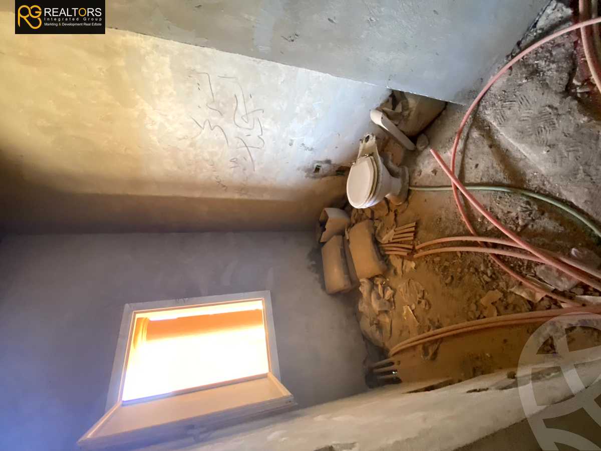https://aqarmap.com.eg/ar/listing/4123721-for-sale-cairo-el-sheikh-zayed-city-compounds-in-sheikh-zayed-royal-meadows