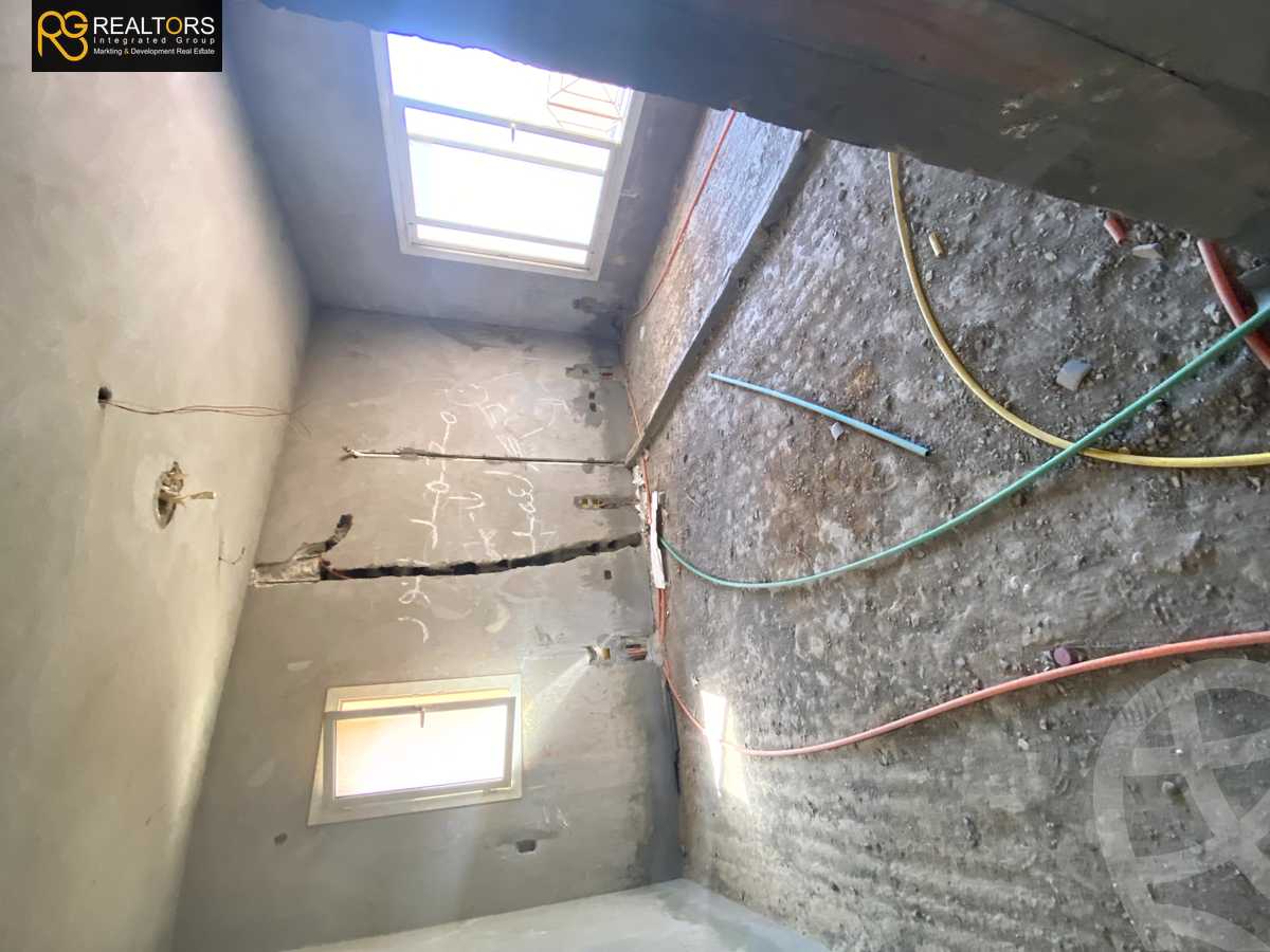 https://aqarmap.com.eg/ar/listing/4123721-for-sale-cairo-el-sheikh-zayed-city-compounds-in-sheikh-zayed-royal-meadows