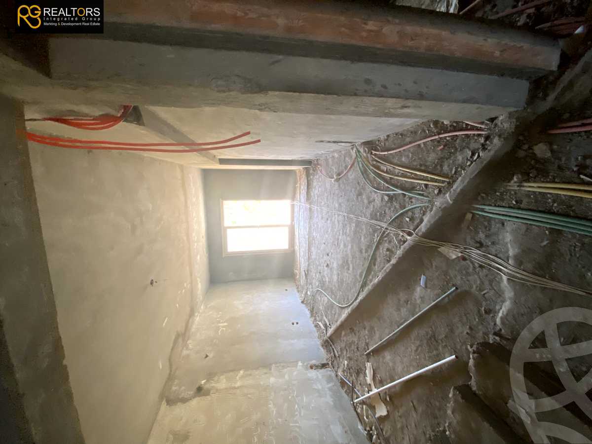 https://aqarmap.com.eg/ar/listing/4123721-for-sale-cairo-el-sheikh-zayed-city-compounds-in-sheikh-zayed-royal-meadows