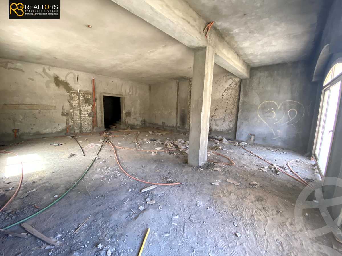 https://aqarmap.com.eg/ar/listing/4123721-for-sale-cairo-el-sheikh-zayed-city-compounds-in-sheikh-zayed-royal-meadows