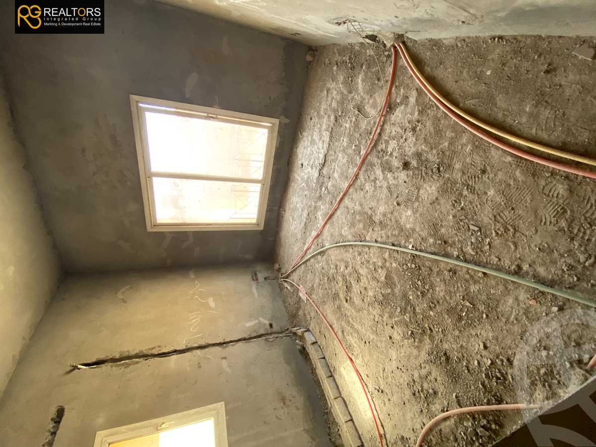 https://aqarmap.com.eg/ar/listing/4123721-for-sale-cairo-el-sheikh-zayed-city-compounds-in-sheikh-zayed-royal-meadows