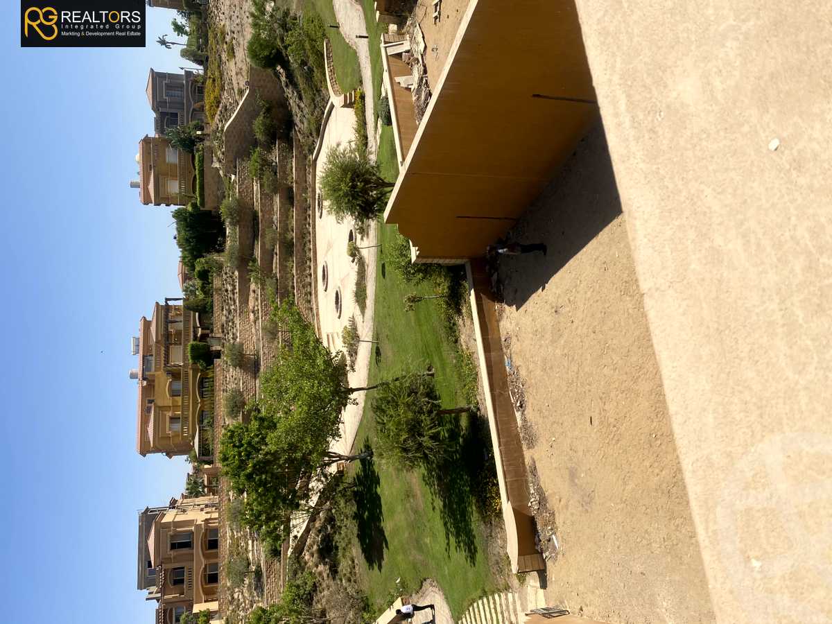 https://aqarmap.com.eg/ar/listing/4123721-for-sale-cairo-el-sheikh-zayed-city-compounds-in-sheikh-zayed-royal-meadows