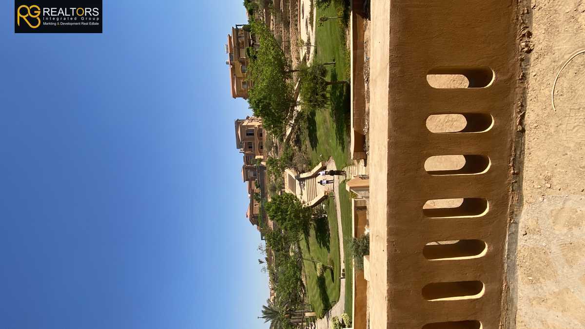https://aqarmap.com.eg/ar/listing/4123721-for-sale-cairo-el-sheikh-zayed-city-compounds-in-sheikh-zayed-royal-meadows