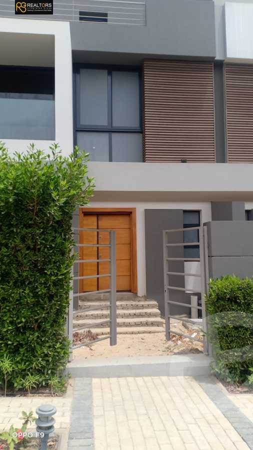 https://aqarmap.com.eg/en/listing/4123733-for-sale-cairo-el-sheikh-zayed-city-compounds-in-sheikh-zayed-el-patio-zahraa