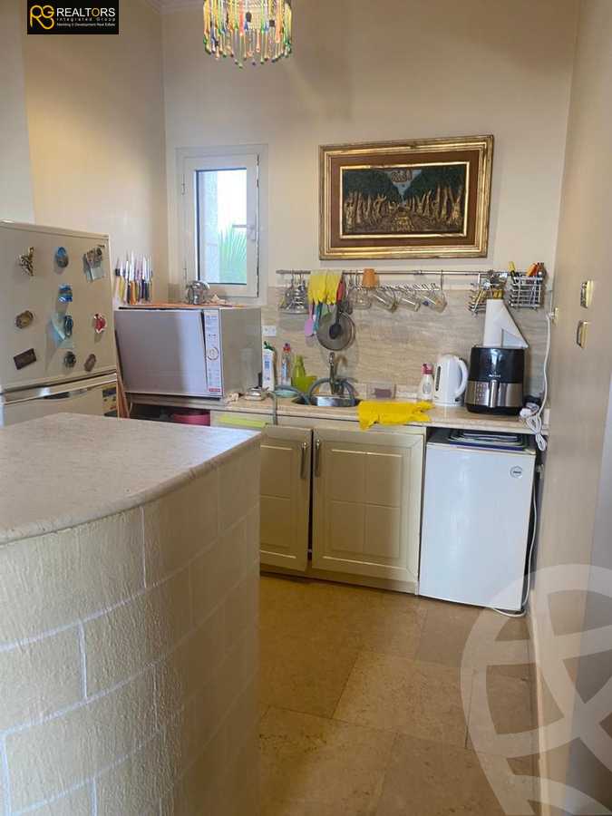 https://aqarmap.com.eg/en/listing/4141633-for-sale-cairo-6th-of-october-compound-royal-hills