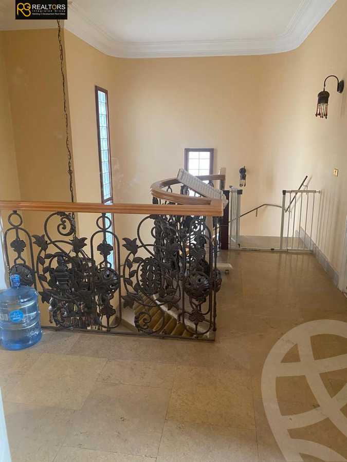 https://aqarmap.com.eg/en/listing/4141633-for-sale-cairo-6th-of-october-compound-royal-hills
