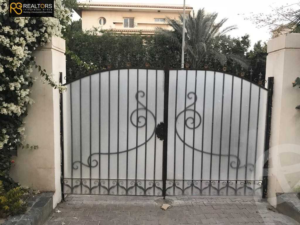 https://aqarmap.com.eg/en/listing/4141722-for-sale-cairo-6th-of-october-compound-royal-hills