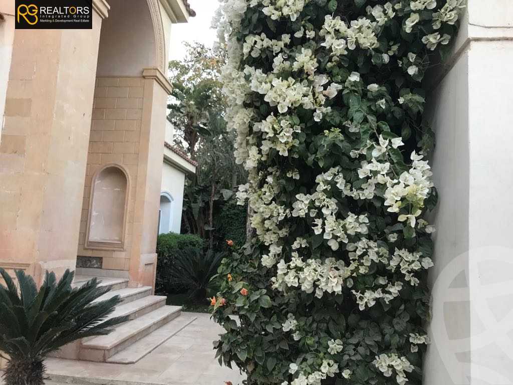 https://aqarmap.com.eg/en/listing/4141722-for-sale-cairo-6th-of-october-compound-royal-hills