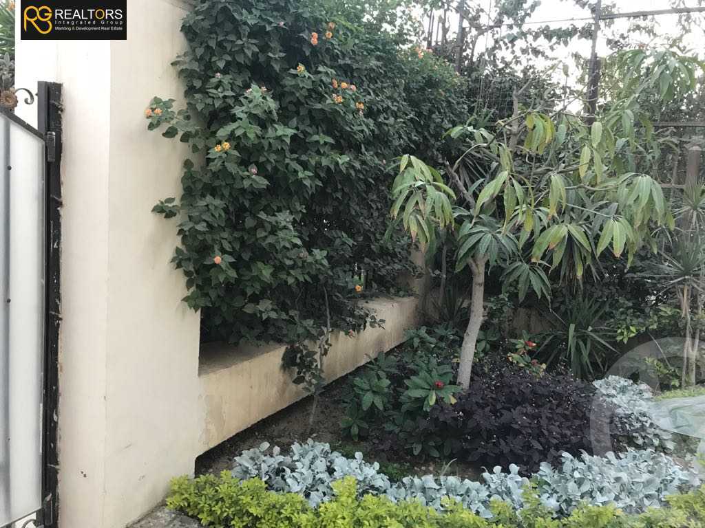 https://aqarmap.com.eg/en/listing/4141722-for-sale-cairo-6th-of-october-compound-royal-hills