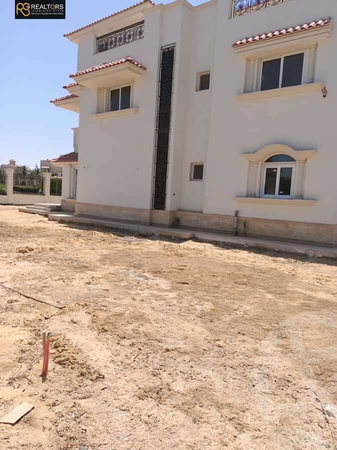 https://aqarmap.com.eg/ar/listing/4142228-for-sale-cairo-el-sheikh-zayed-city-compounds-in-sheikh-zayed-royal-city
