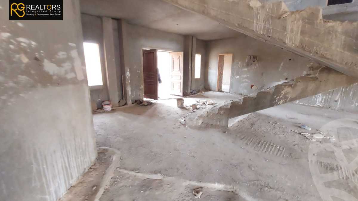 https://aqarmap.com.eg/ar/listing/4142647-for-sale-cairo-el-sheikh-zayed-city-compounds-in-sheikh-zayed-royal-city