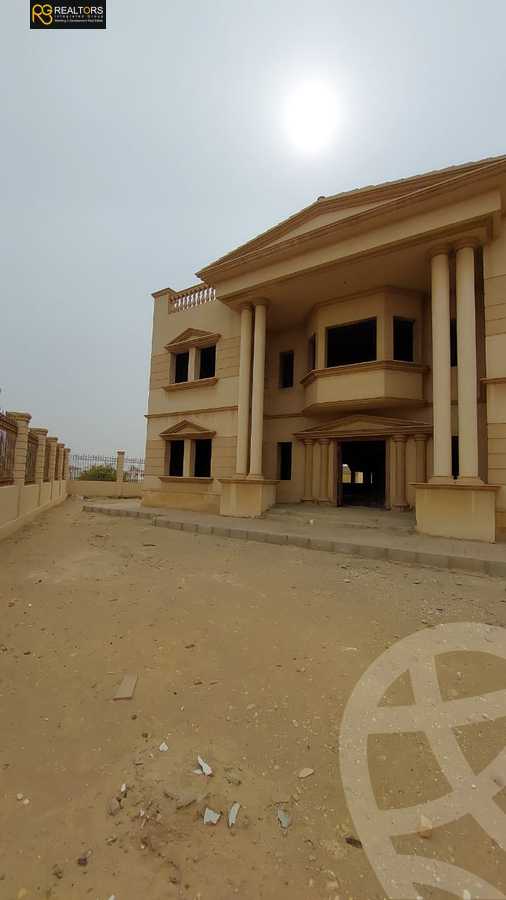https://aqarmap.com.eg/ar/listing/4142647-for-sale-cairo-el-sheikh-zayed-city-compounds-in-sheikh-zayed-royal-city
