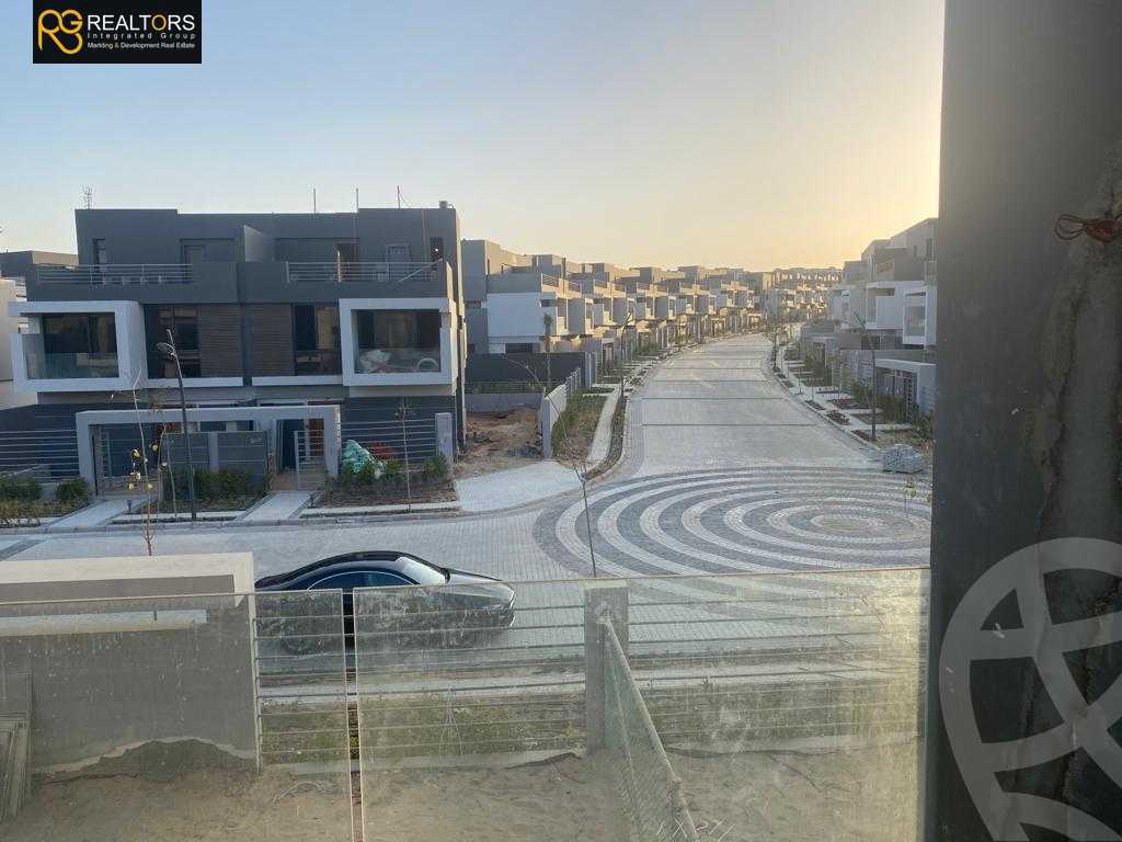 https://aqarmap.com.eg/en/listing/4146433-for-sale-cairo-el-sheikh-zayed-city-compounds-in-sheikh-zayed-el-patio-zahraa