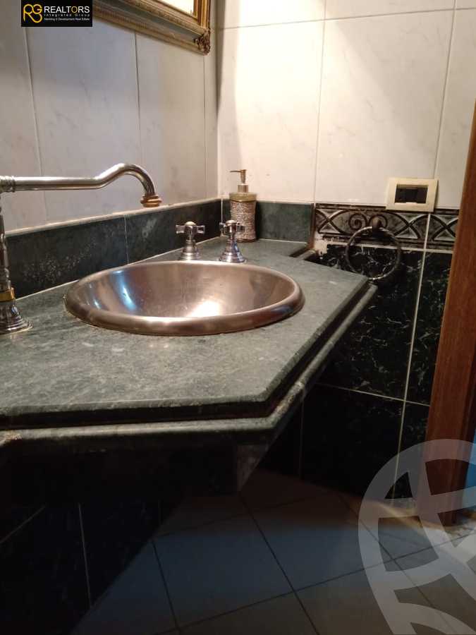 https://aqarmap.com.eg/ar/listing/4147046-for-sale-cairo-6th-of-october-compound-mena-garden-city
