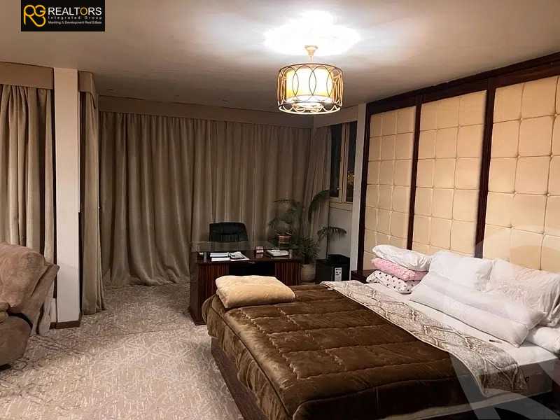 https://aqarmap.com.eg/ar/listing/4159014-for-sale-cairo-el-sheikh-zayed-city-compounds-in-sheikh-zayed-royal-city